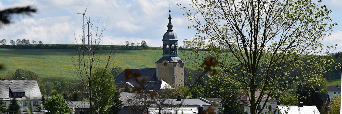 Blick auf die Dorfkirche in Großwaltersdorf
